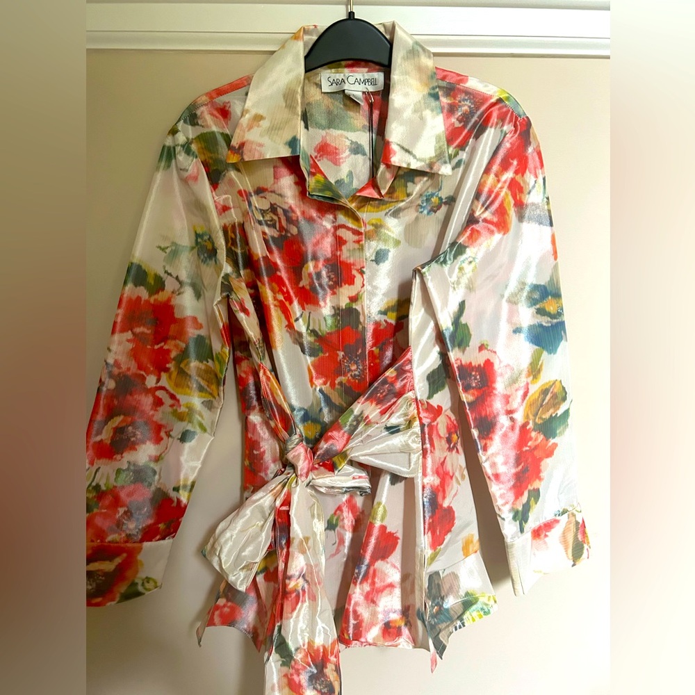 Beautiful taffeta tunic with sash. Size Large. NWT Red/ Ivory Floral